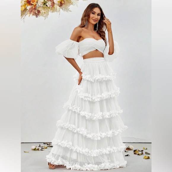 NEW -Puff sleeve drop neckline crop top and layered ruffled tulle maxi skirt set - Picture 4 of 8